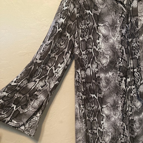 Laundry Shelli Segal Snake Print Mock Long sleeve - Picture 5 of 6